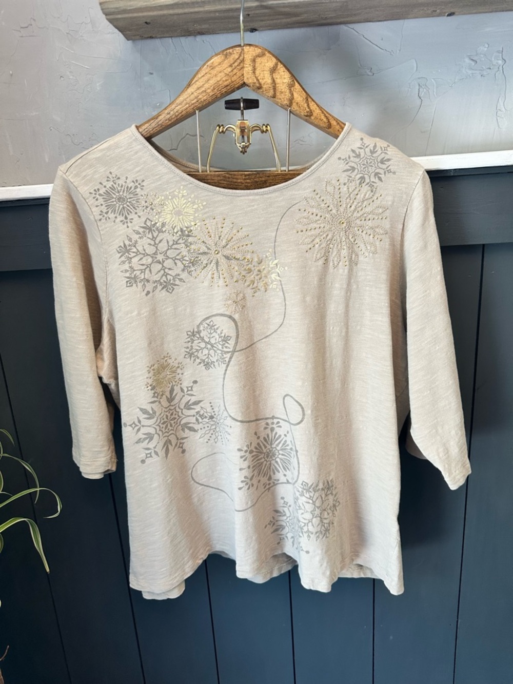 CJ‎ Banks Light Beige Knit Snowflake Embellished Top size 1X